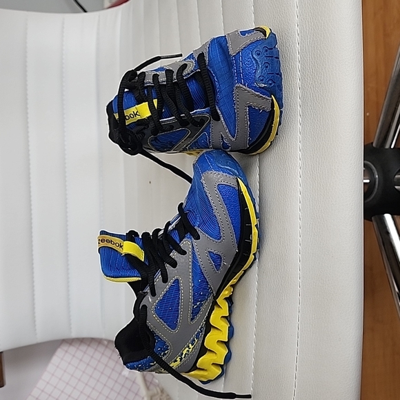 New Reebok boys shoe - Picture 1 of 4